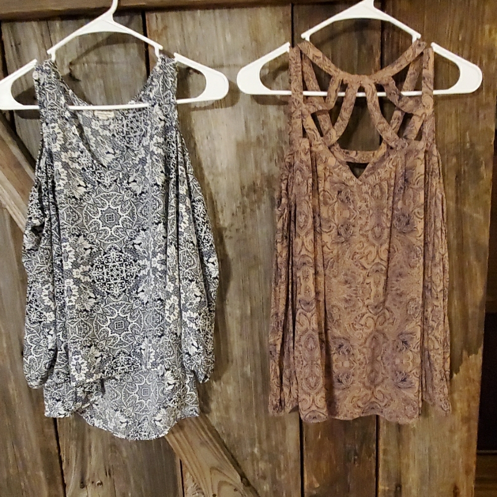 Two separated shoulder boutique tops